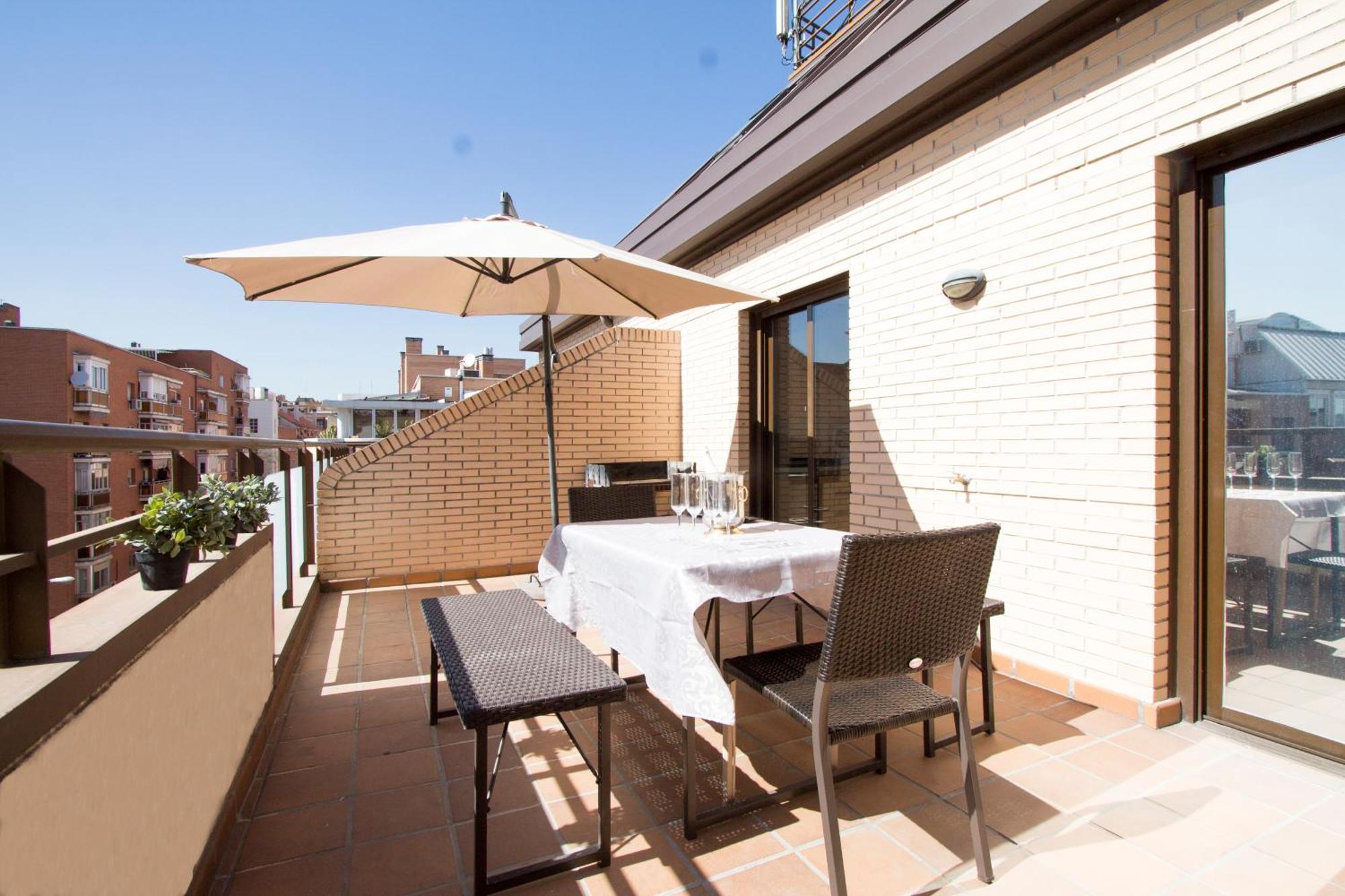 Apartamentos Adelfas Madrid Kültér fotó