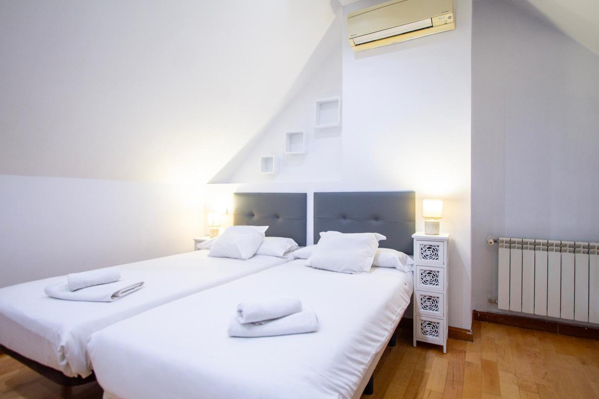 Apartamentos Adelfas Madrid Kültér fotó