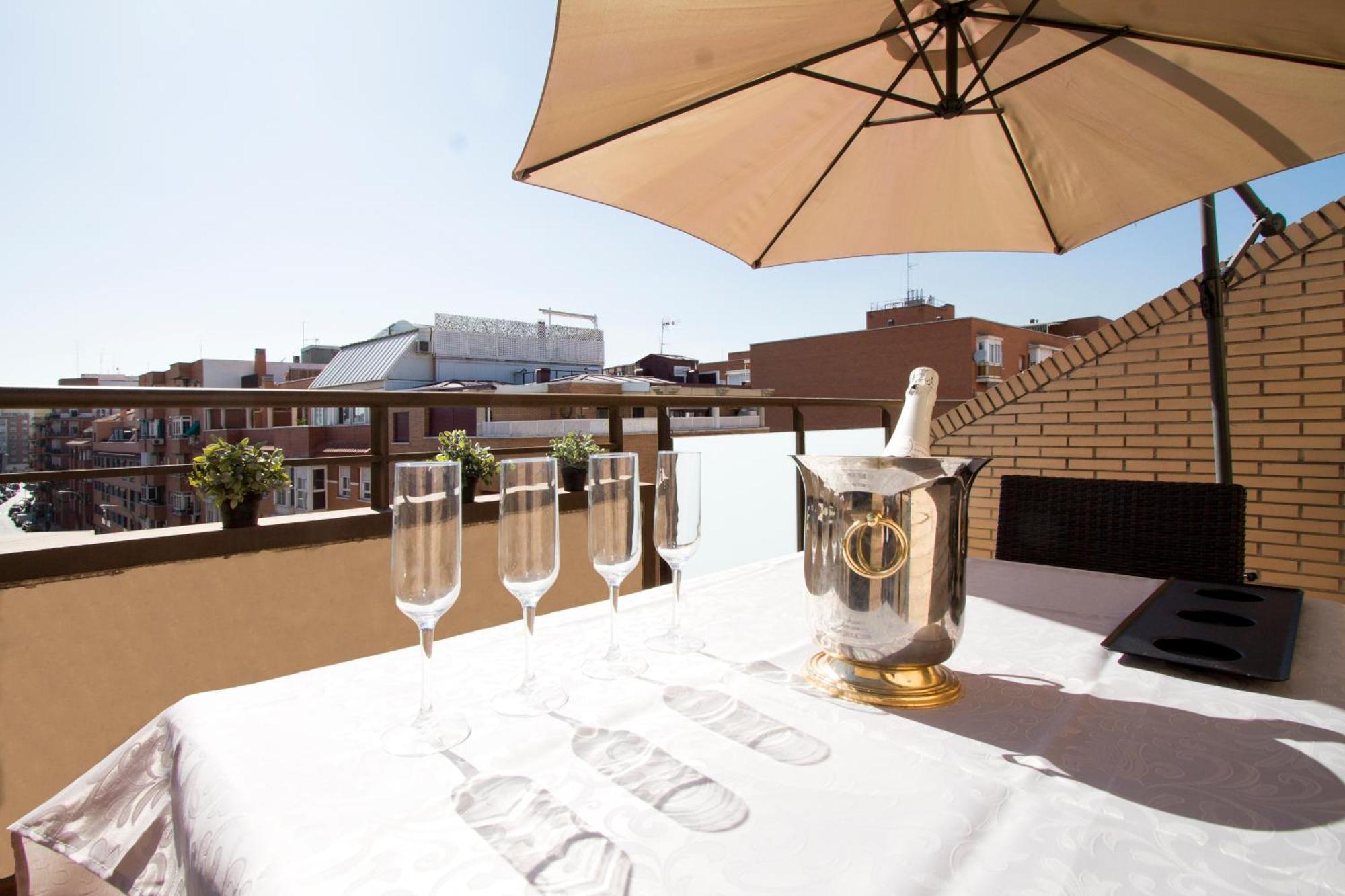 Apartamentos Adelfas Madrid Kültér fotó